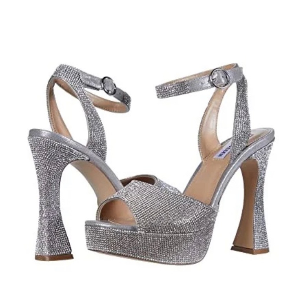 Brand New Sparkle Steve Maddens shoes